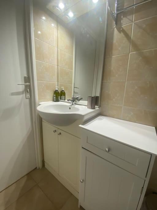 Charmant Studio Au Coeur De Paris Cosy Studio باريس المظهر الخارجي الصورة